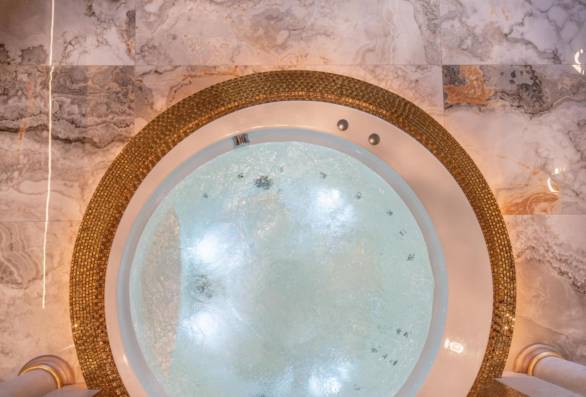 Jacuzzi Exotica Apartment Klaipėda Dış mekan fotoğraf
