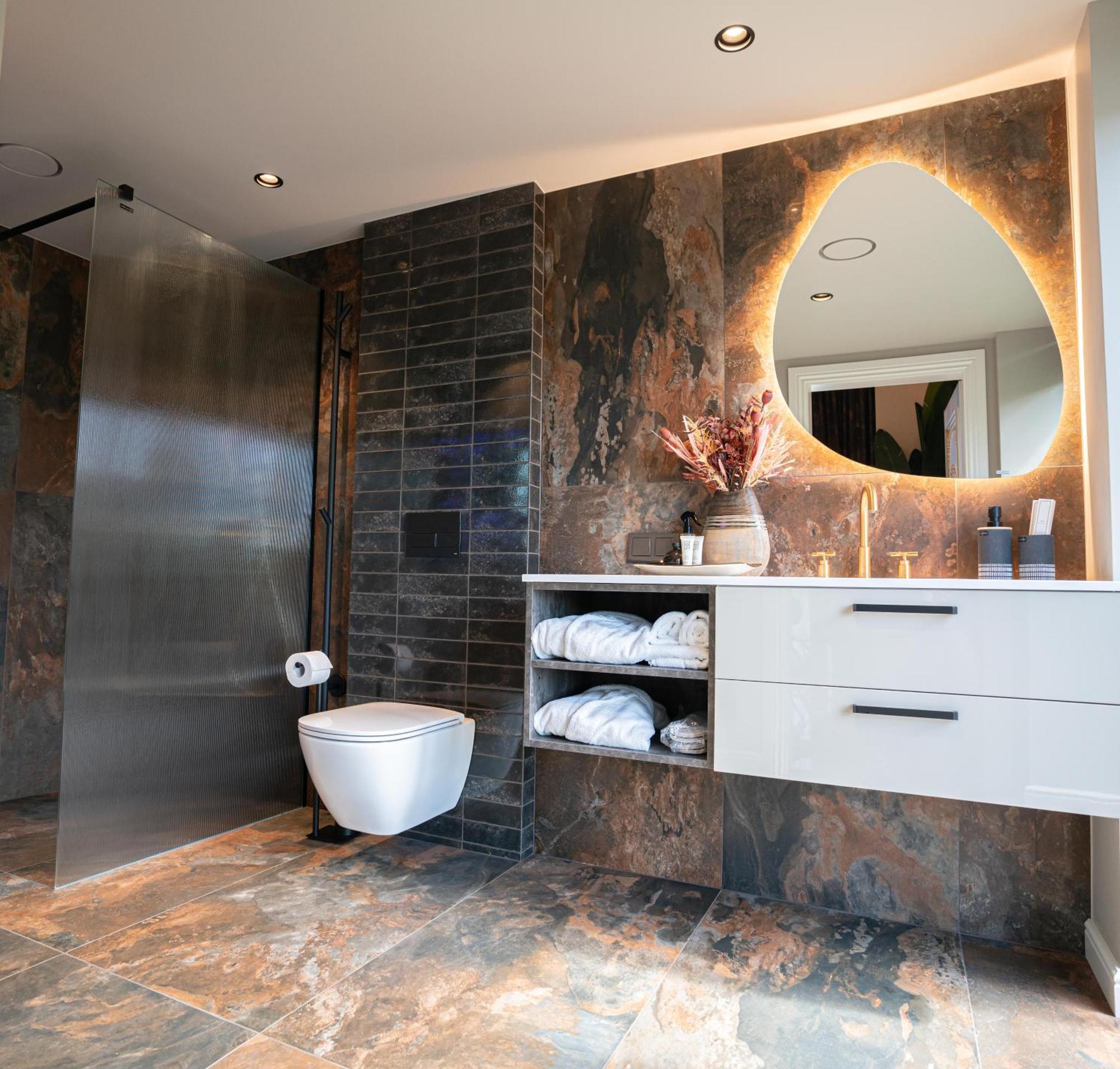 Jacuzzi Exotica Apartment Klaipėda Dış mekan fotoğraf