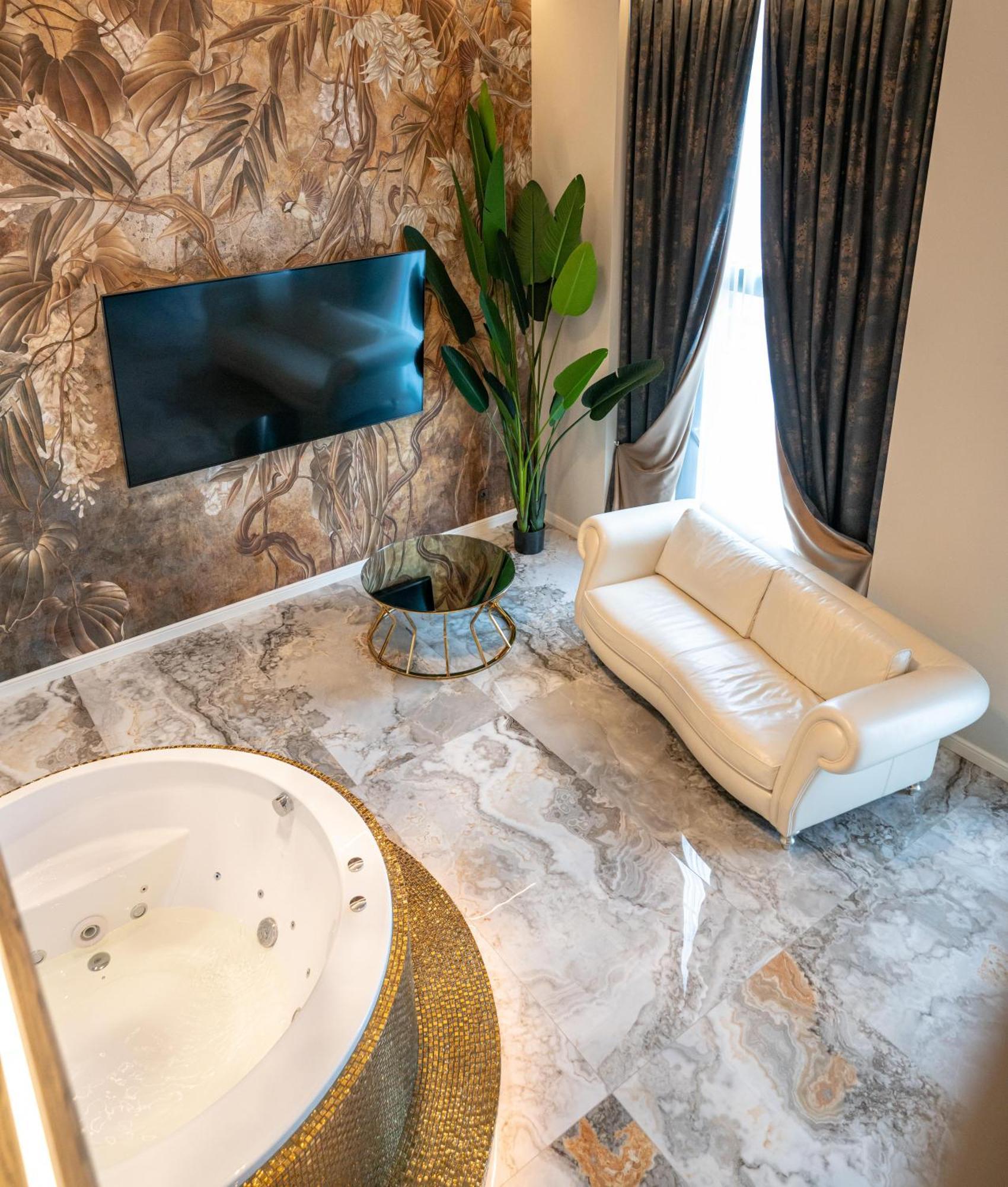 Jacuzzi Exotica Apartment Klaipėda Dış mekan fotoğraf